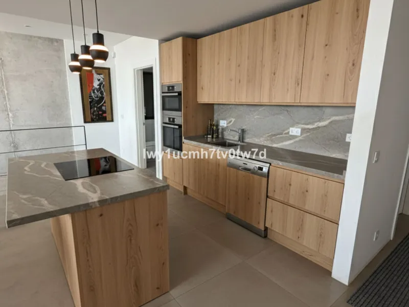 House - Detached Villa в продаже в Benalmadena, Málaga. В доме 4 спален и 3 ванных комнат. Площадь дома 303 м². Площадь участка 1149 м²