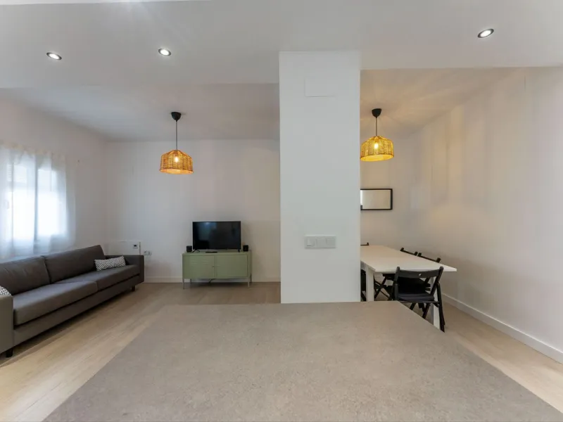 AN IDEAL SPACIOUS FAMILY HOME THAT ASO OFFERS EXCELLENT RENTAL OPPORTUNITIES