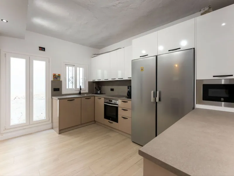 AN IDEAL SPACIOUS FAMILY HOME THAT ASO OFFERS EXCELLENT RENTAL OPPORTUNITIES