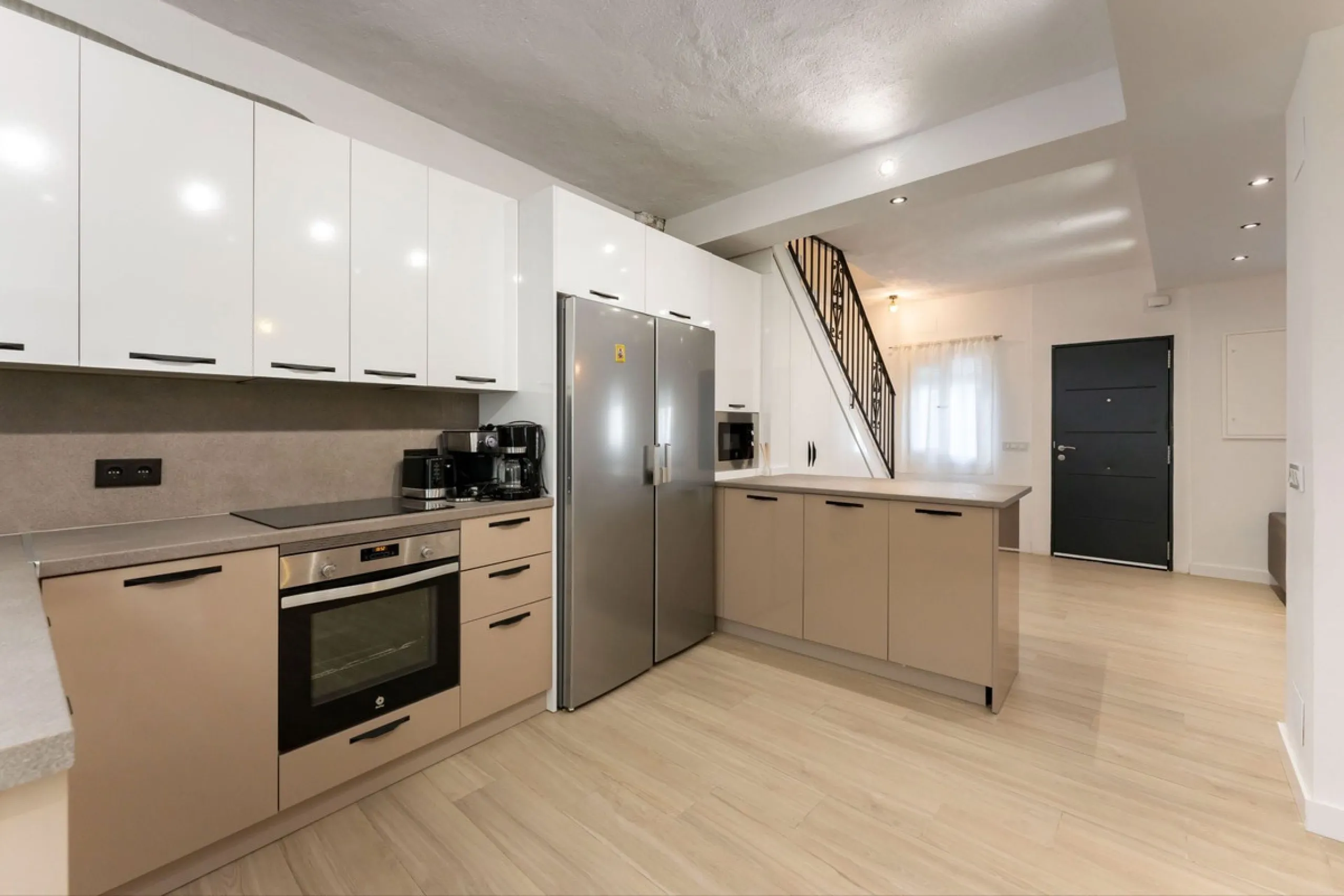 AN IDEAL SPACIOUS FAMILY HOME THAT ASO OFFERS EXCELLENT RENTAL OPPORTUNITIES