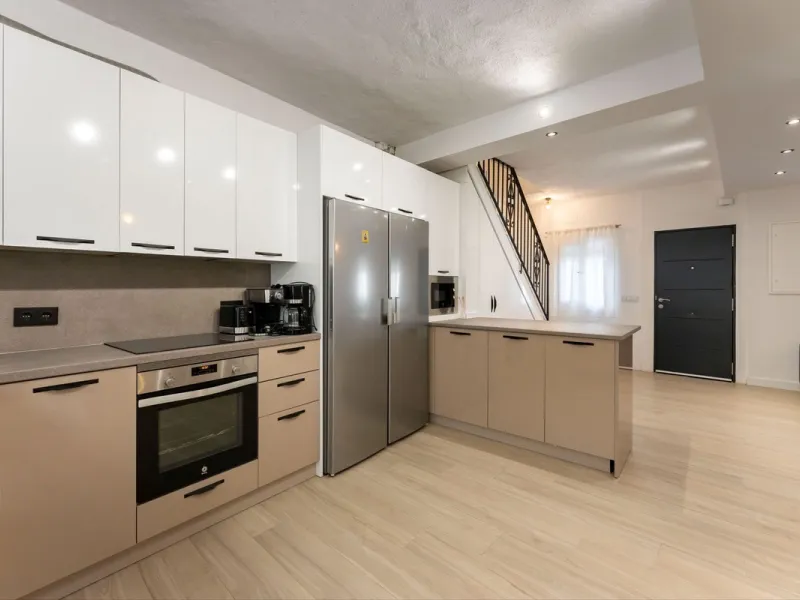 AN IDEAL SPACIOUS FAMILY HOME THAT ASO OFFERS EXCELLENT RENTAL OPPORTUNITIES