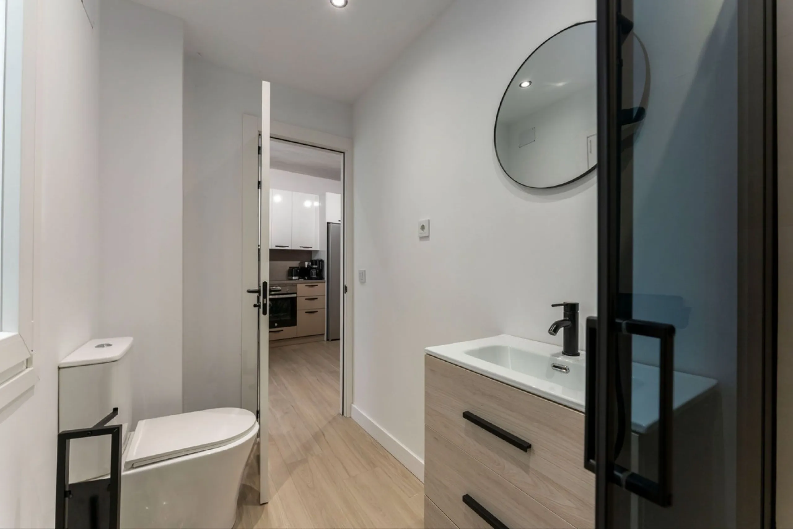 AN IDEAL SPACIOUS FAMILY HOME THAT ASO OFFERS EXCELLENT RENTAL OPPORTUNITIES