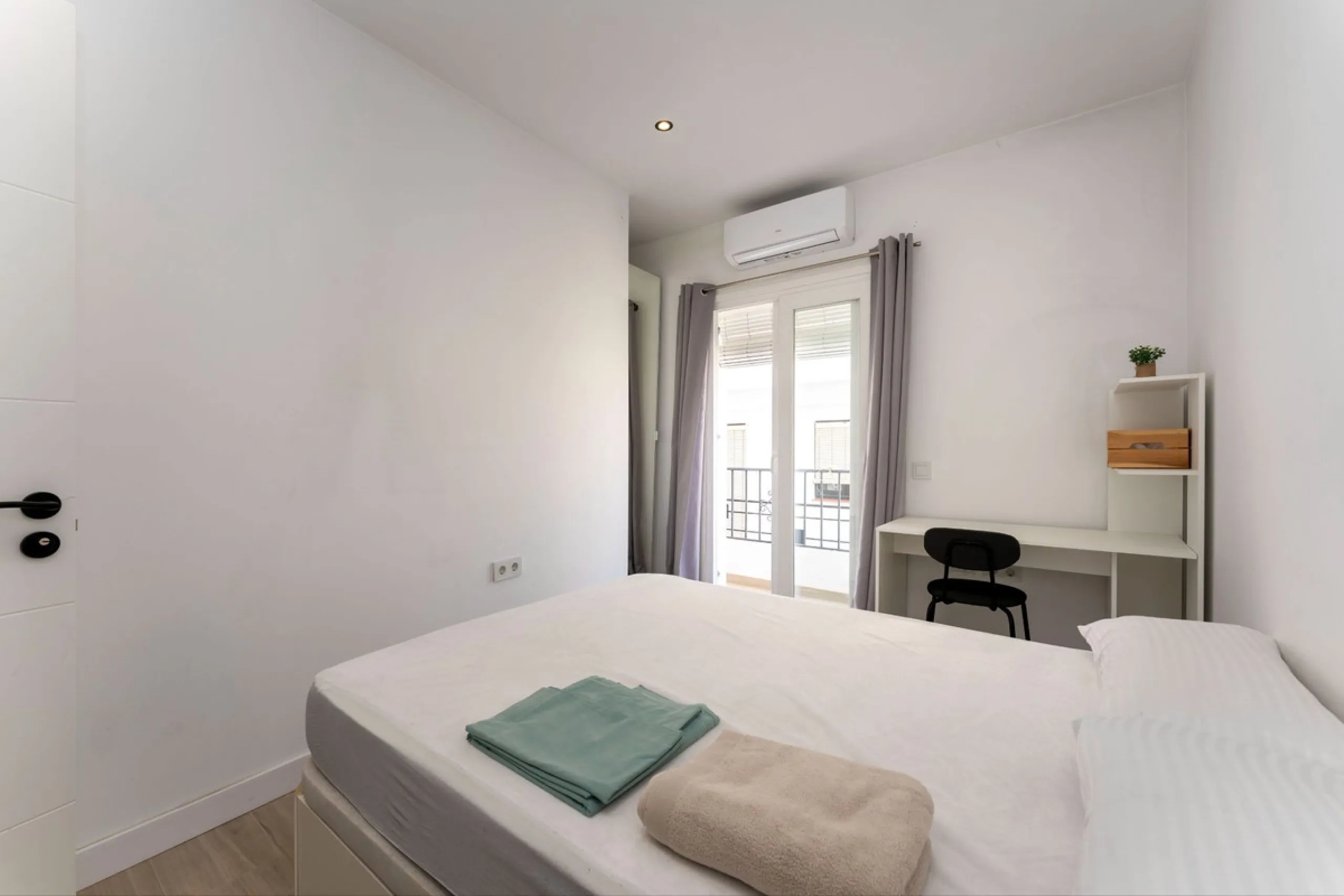 AN IDEAL SPACIOUS FAMILY HOME THAT ASO OFFERS EXCELLENT RENTAL OPPORTUNITIES