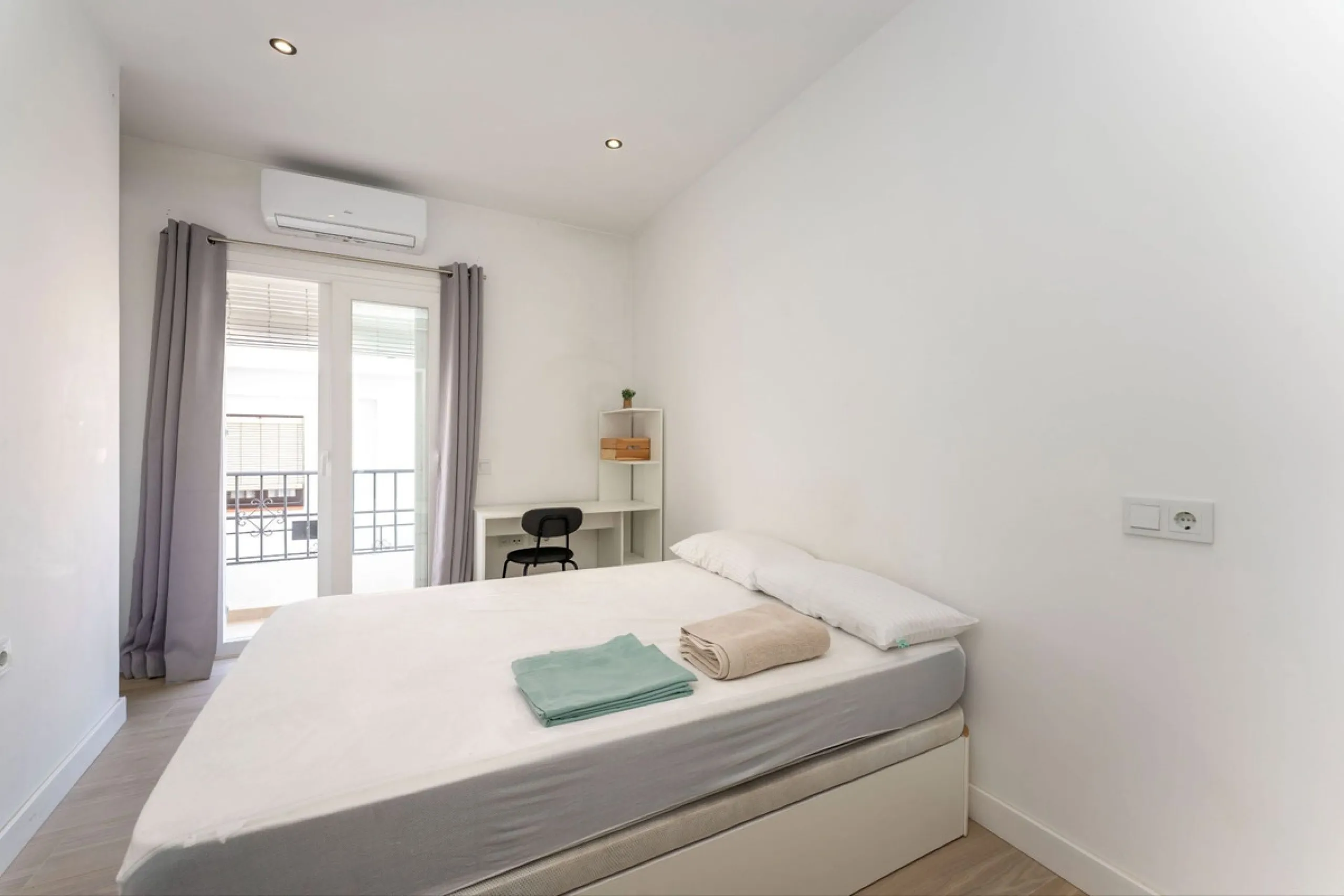AN IDEAL SPACIOUS FAMILY HOME THAT ASO OFFERS EXCELLENT RENTAL OPPORTUNITIES
