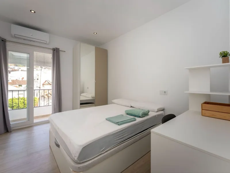 AN IDEAL SPACIOUS FAMILY HOME THAT ASO OFFERS EXCELLENT RENTAL OPPORTUNITIES
