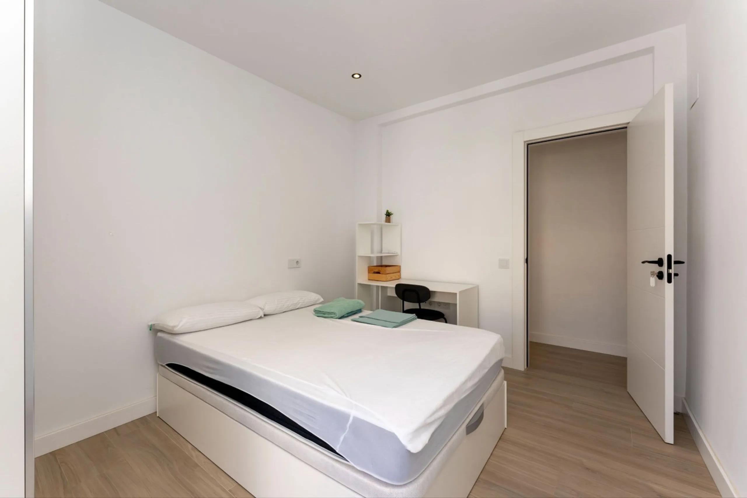 AN IDEAL SPACIOUS FAMILY HOME THAT ASO OFFERS EXCELLENT RENTAL OPPORTUNITIES