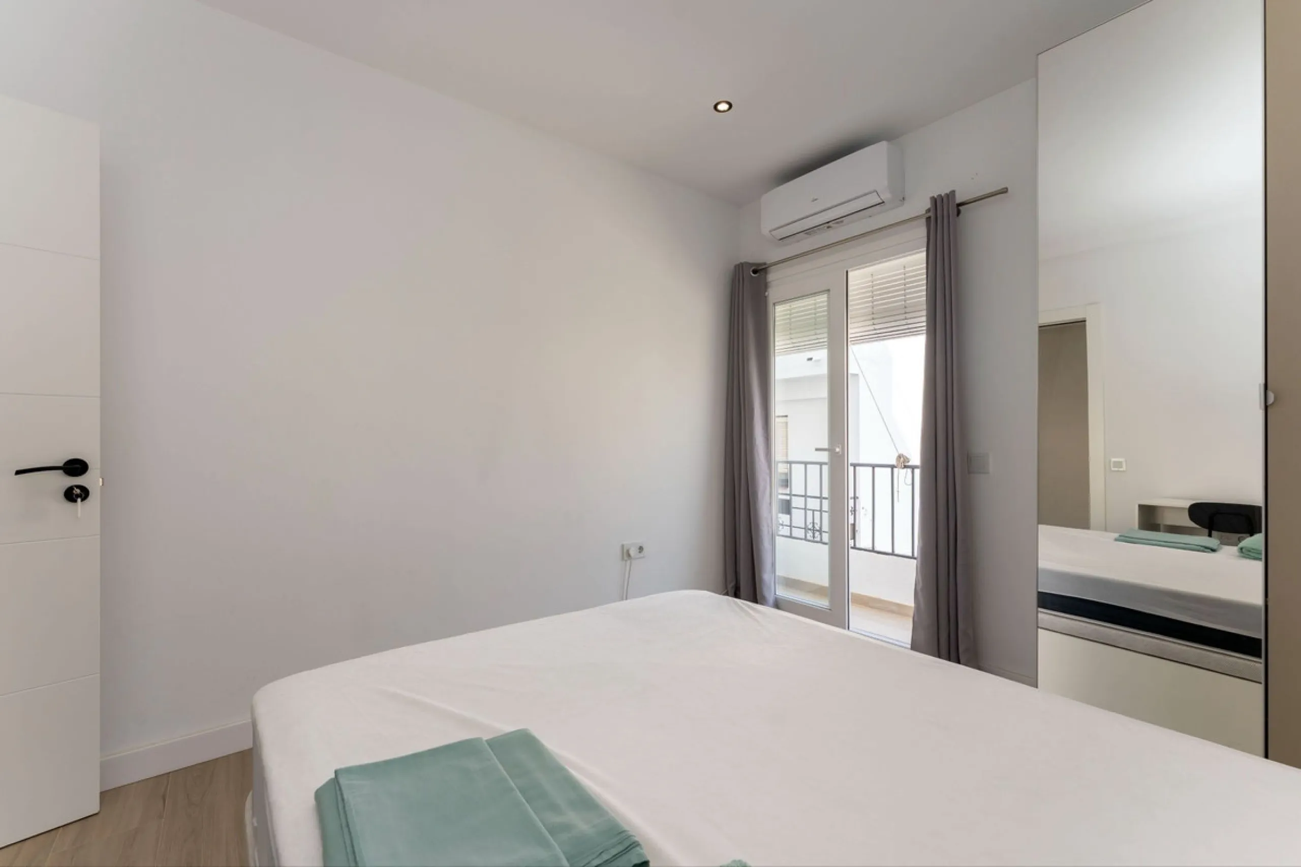 AN IDEAL SPACIOUS FAMILY HOME THAT ASO OFFERS EXCELLENT RENTAL OPPORTUNITIES