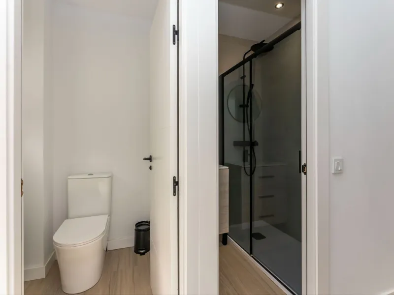 AN IDEAL SPACIOUS FAMILY HOME THAT ASO OFFERS EXCELLENT RENTAL OPPORTUNITIES