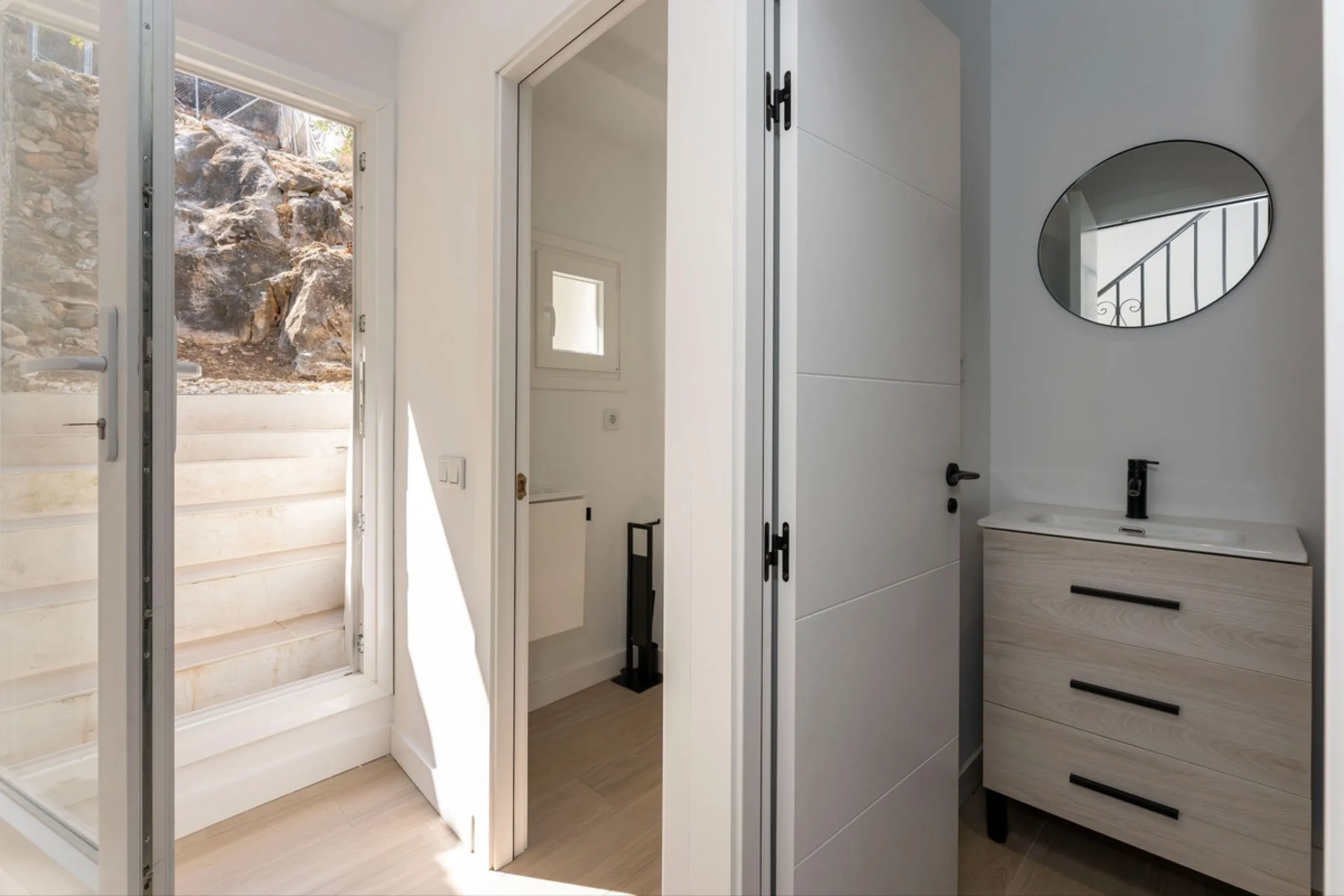 AN IDEAL SPACIOUS FAMILY HOME THAT ASO OFFERS EXCELLENT RENTAL OPPORTUNITIES