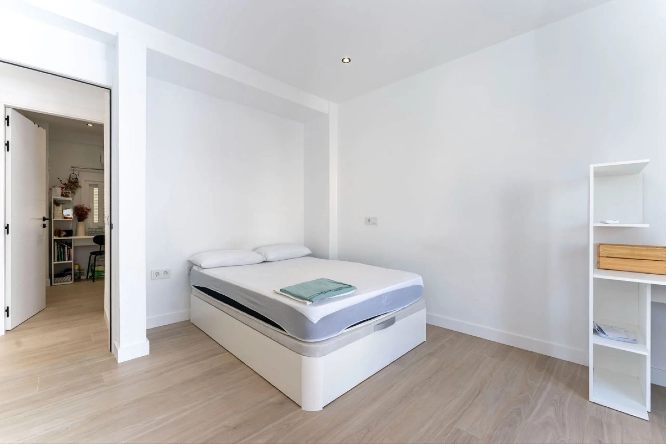 AN IDEAL SPACIOUS FAMILY HOME THAT ASO OFFERS EXCELLENT RENTAL OPPORTUNITIES
