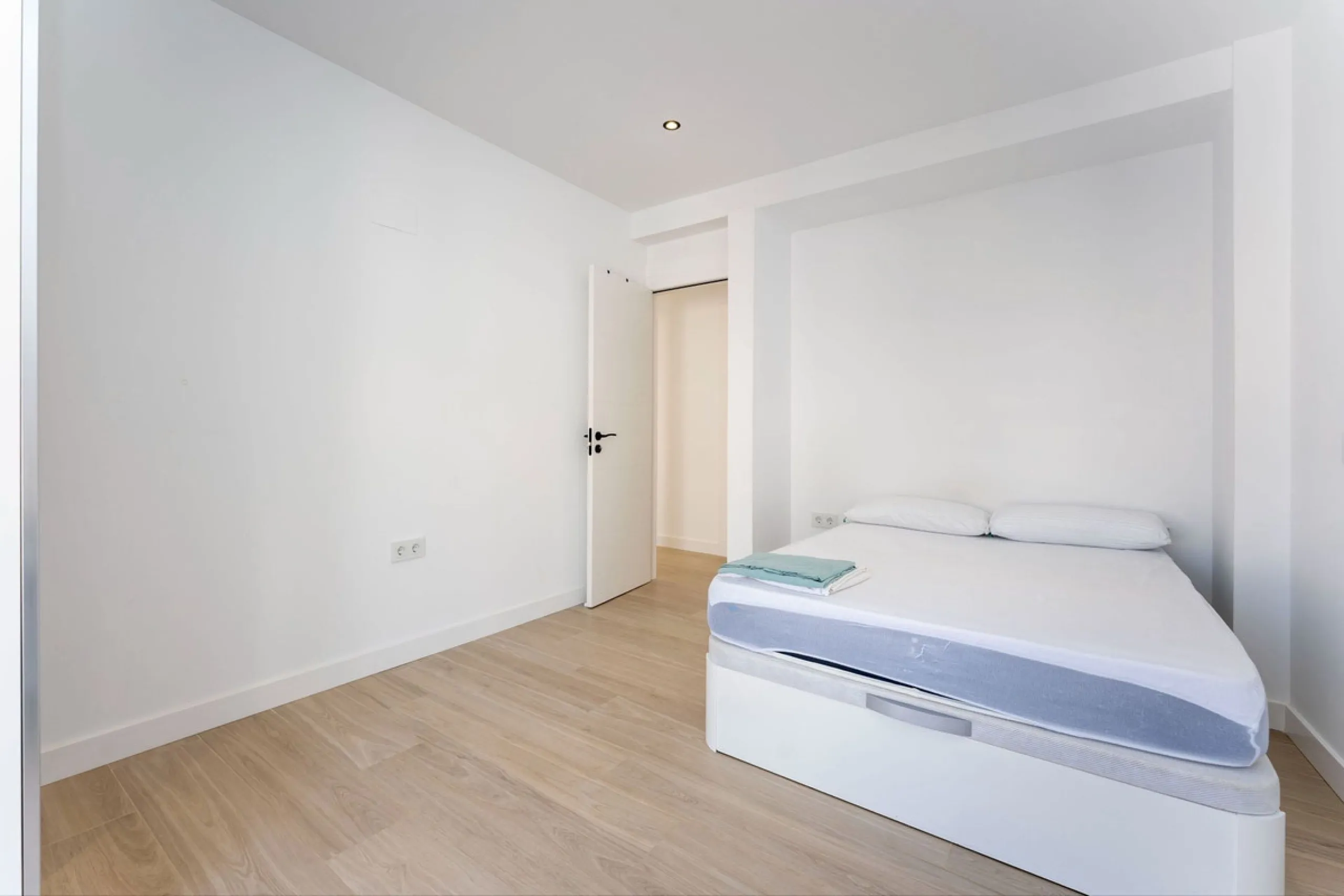 AN IDEAL SPACIOUS FAMILY HOME THAT ASO OFFERS EXCELLENT RENTAL OPPORTUNITIES