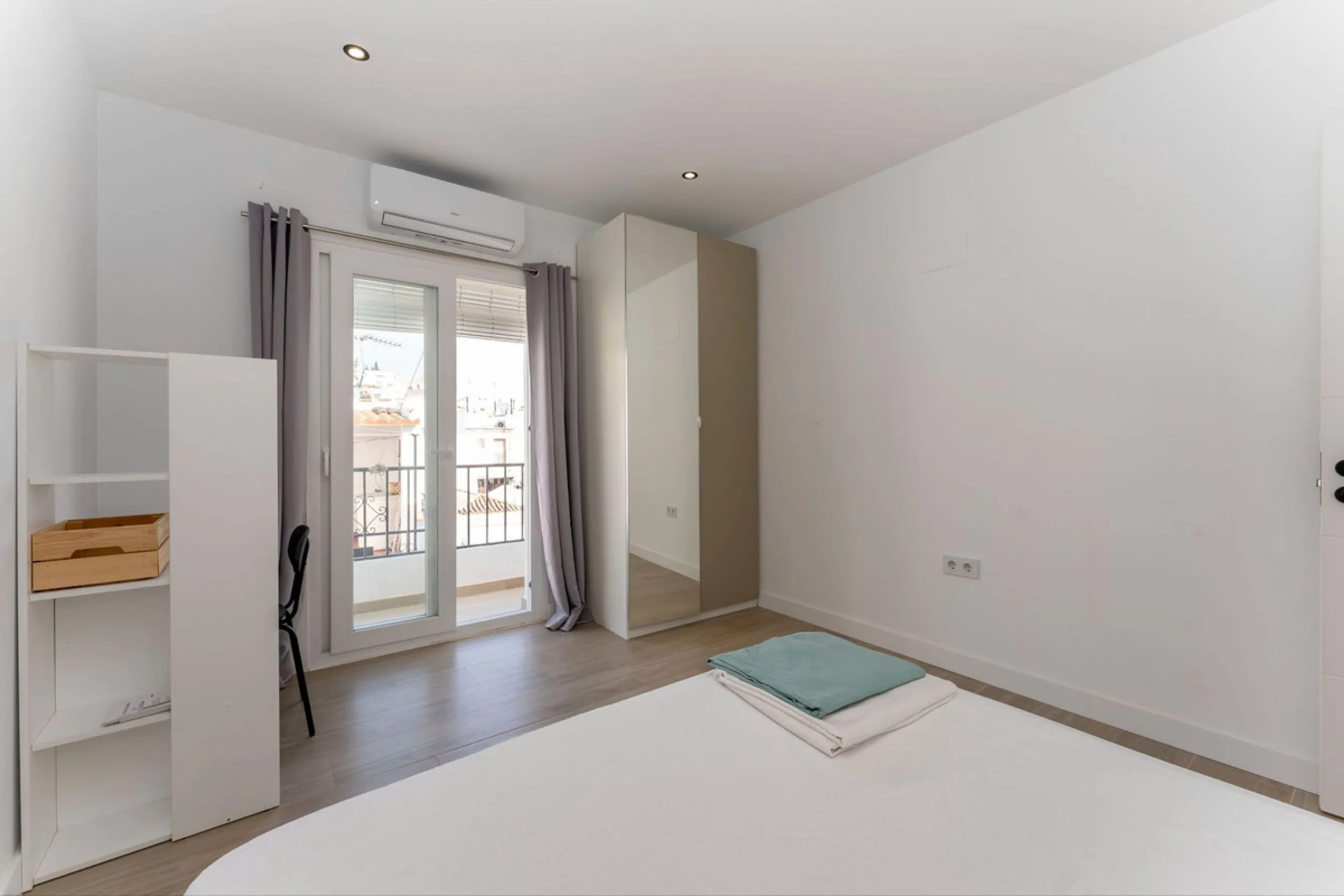 AN IDEAL SPACIOUS FAMILY HOME THAT ASO OFFERS EXCELLENT RENTAL OPPORTUNITIES