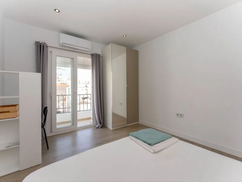 AN IDEAL SPACIOUS FAMILY HOME THAT ASO OFFERS EXCELLENT RENTAL OPPORTUNITIES