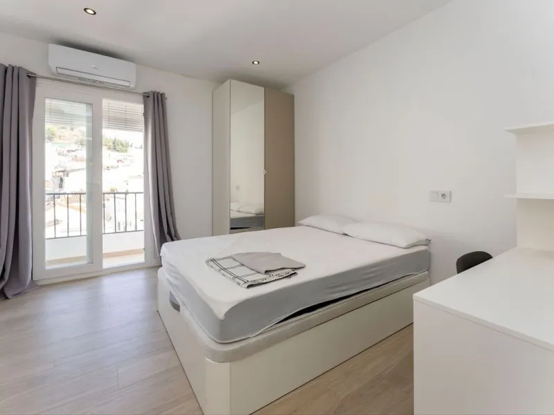 AN IDEAL SPACIOUS FAMILY HOME THAT ASO OFFERS EXCELLENT RENTAL OPPORTUNITIES