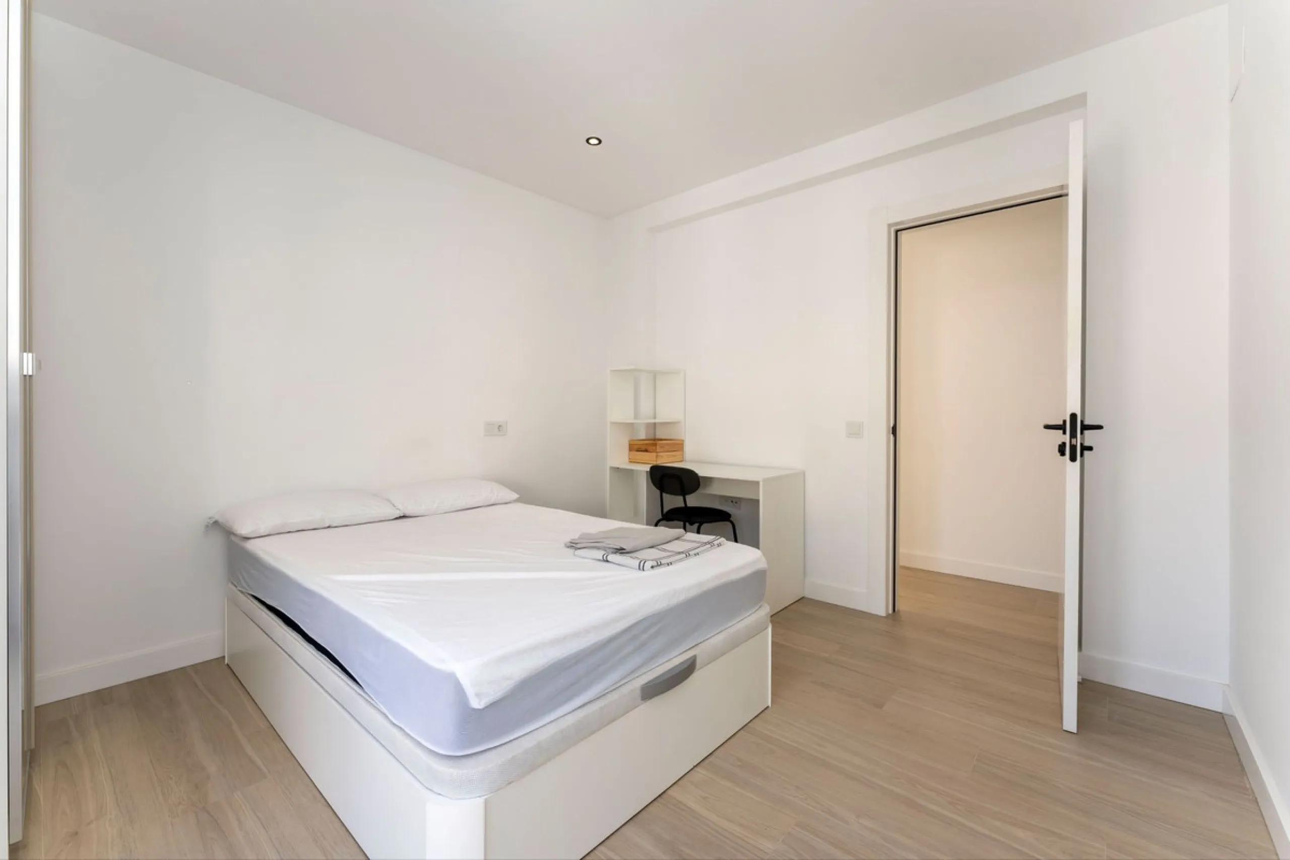 AN IDEAL SPACIOUS FAMILY HOME THAT ASO OFFERS EXCELLENT RENTAL OPPORTUNITIES