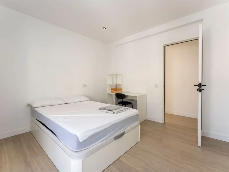 AN IDEAL SPACIOUS FAMILY HOME THAT ASO OFFERS EXCELLENT RENTAL OPPORTUNITIES