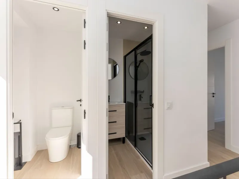AN IDEAL SPACIOUS FAMILY HOME THAT ASO OFFERS EXCELLENT RENTAL OPPORTUNITIES