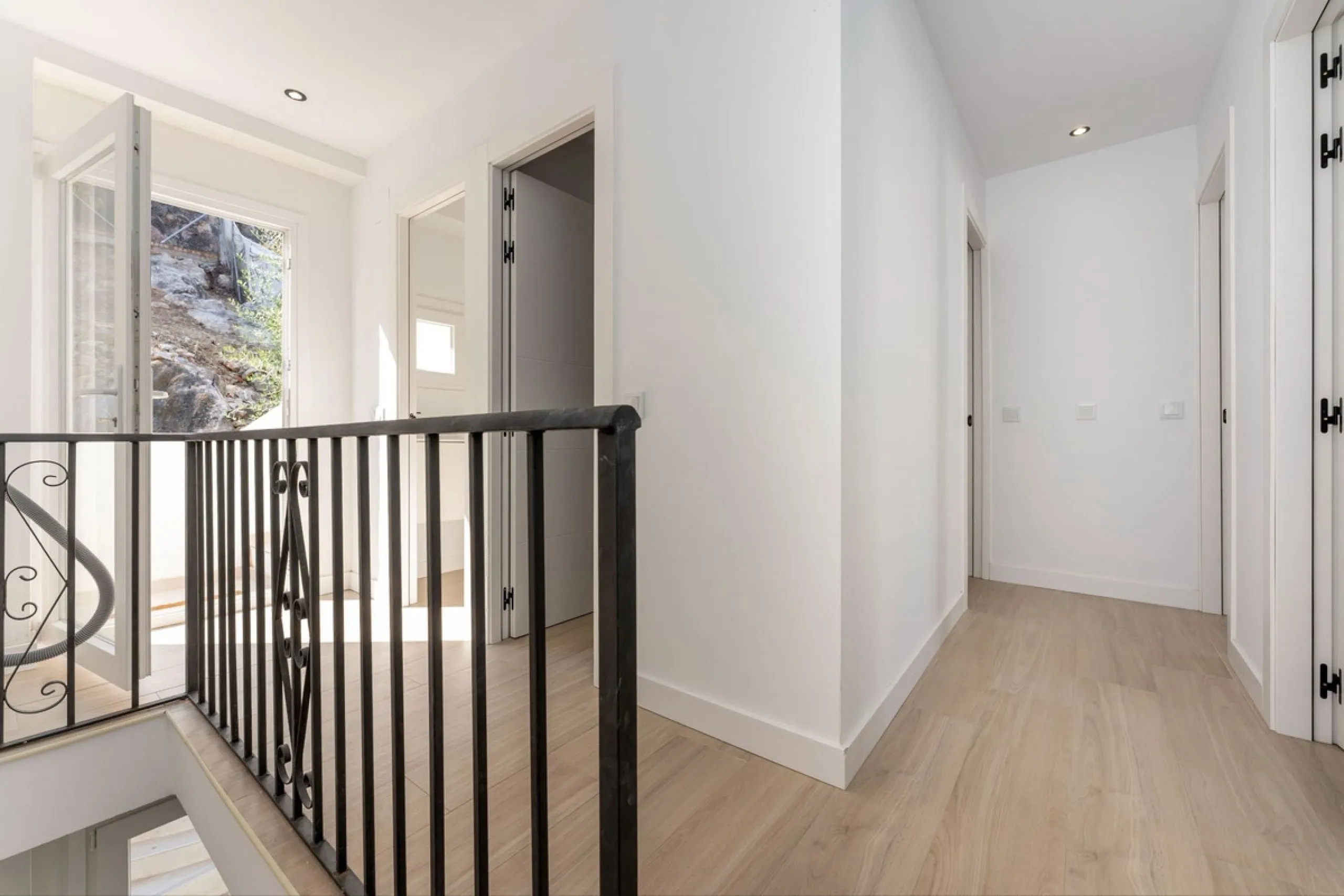 AN IDEAL SPACIOUS FAMILY HOME THAT ASO OFFERS EXCELLENT RENTAL OPPORTUNITIES