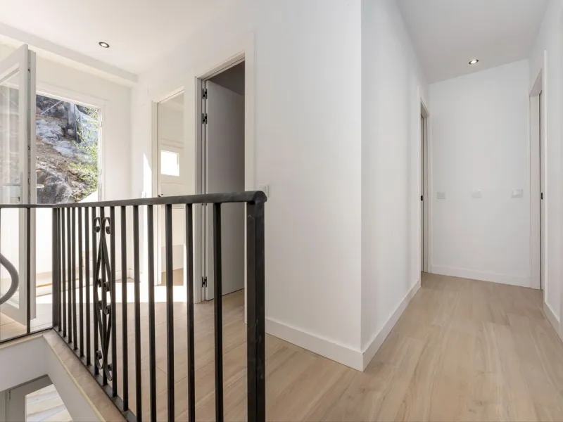 AN IDEAL SPACIOUS FAMILY HOME THAT ASO OFFERS EXCELLENT RENTAL OPPORTUNITIES
