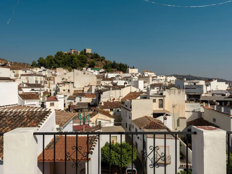 AN IDEAL SPACIOUS FAMILY HOME THAT ASO OFFERS EXCELLENT RENTAL OPPORTUNITIES