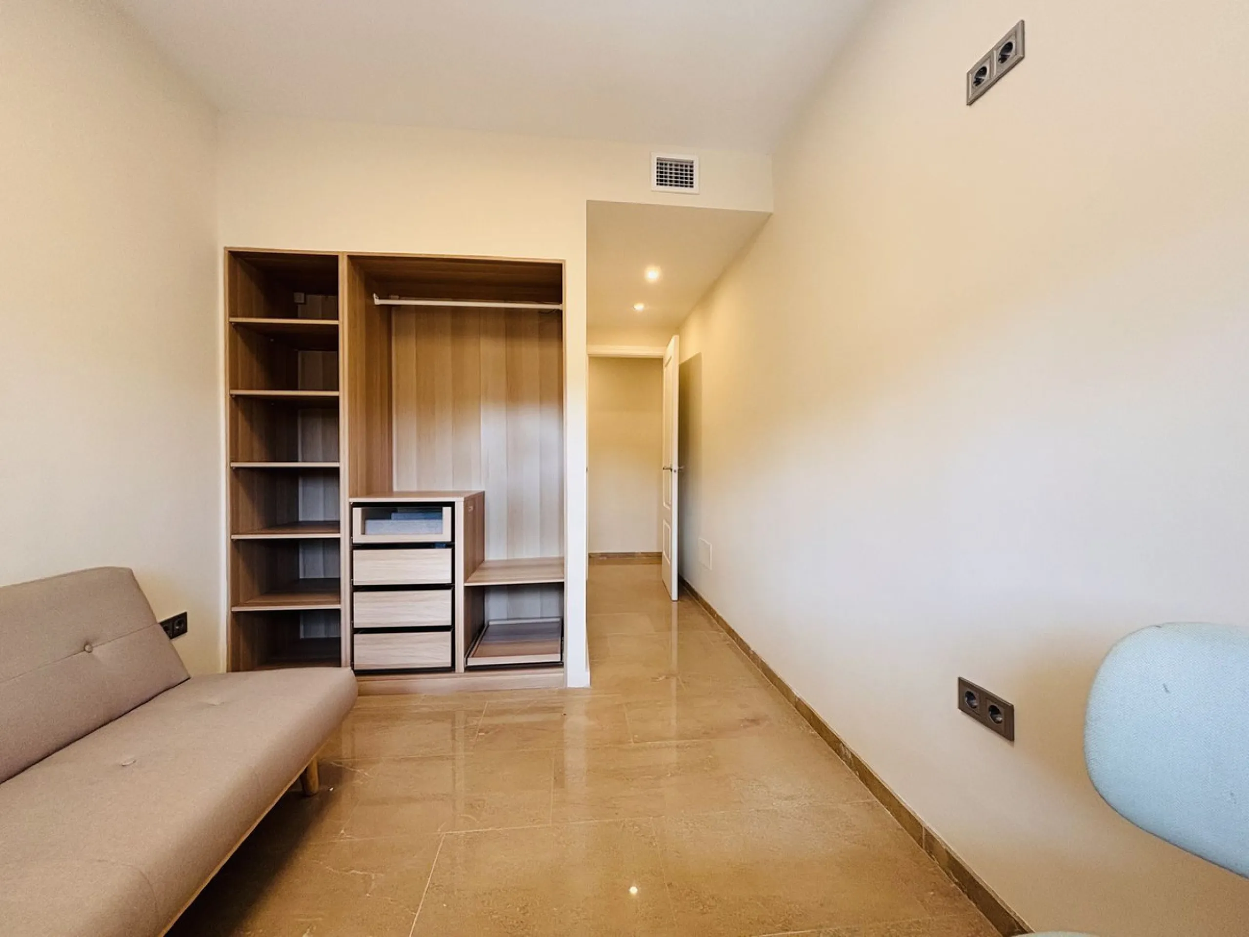 Apartment - Ground Floor Apartment в продаже в Manilva, Málaga. В доме 3 спален и 2 ванных комнат. Площадь дома 157 м²