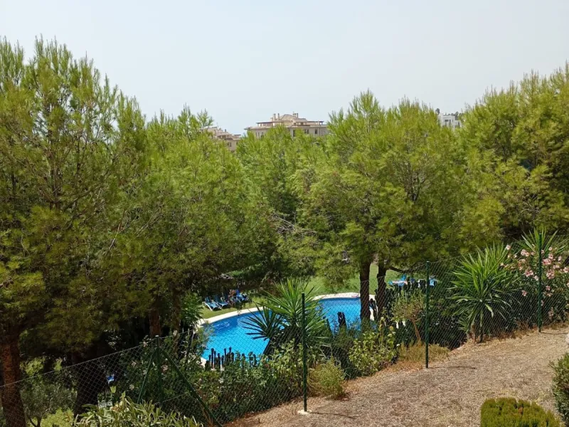 A lovely elevated ground floor apartment in the exclusive area of Selwo, Estepona.