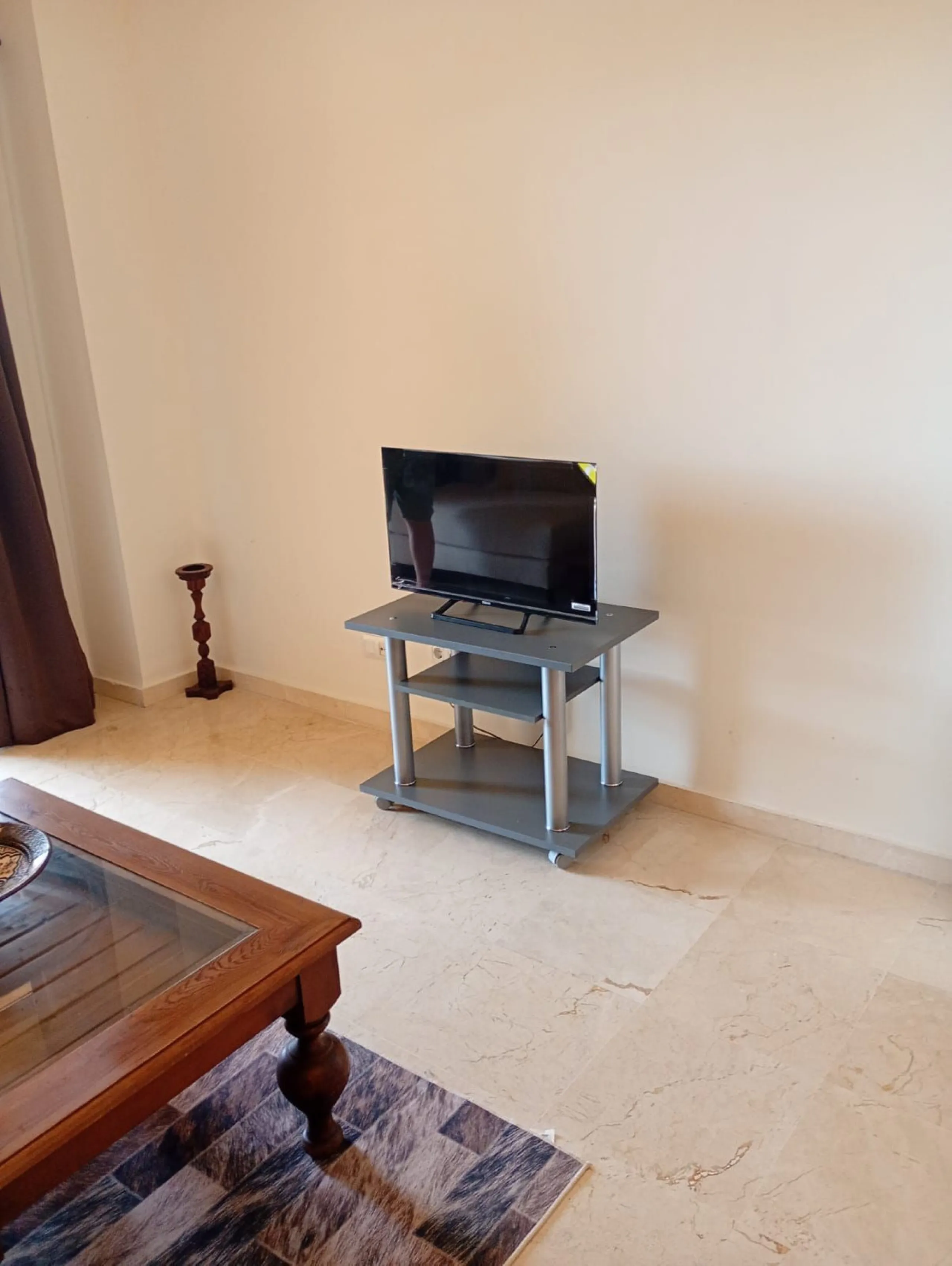 A lovely elevated ground floor apartment in the exclusive area of Selwo, Estepona.