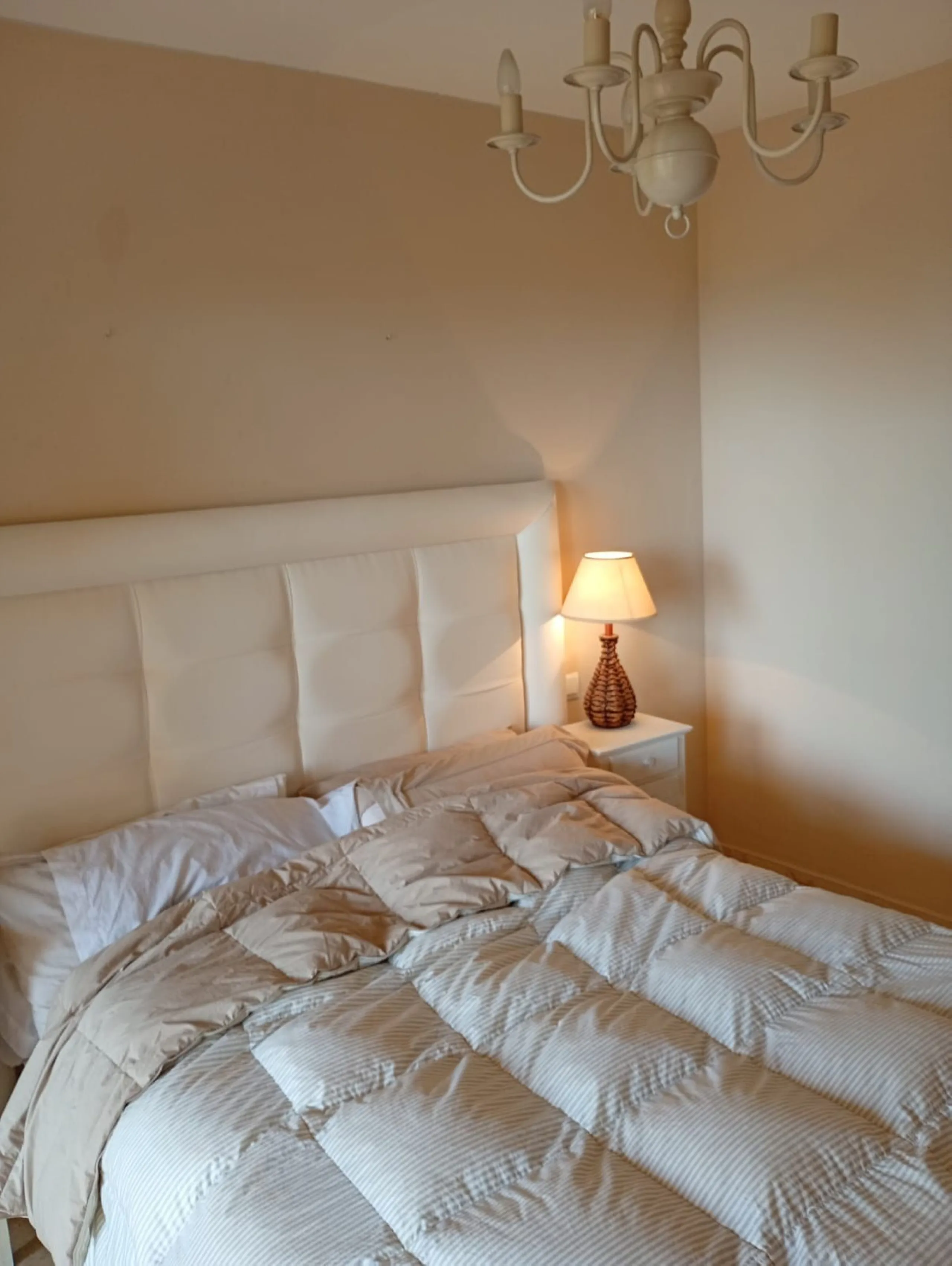 A lovely elevated ground floor apartment in the exclusive area of Selwo, Estepona.