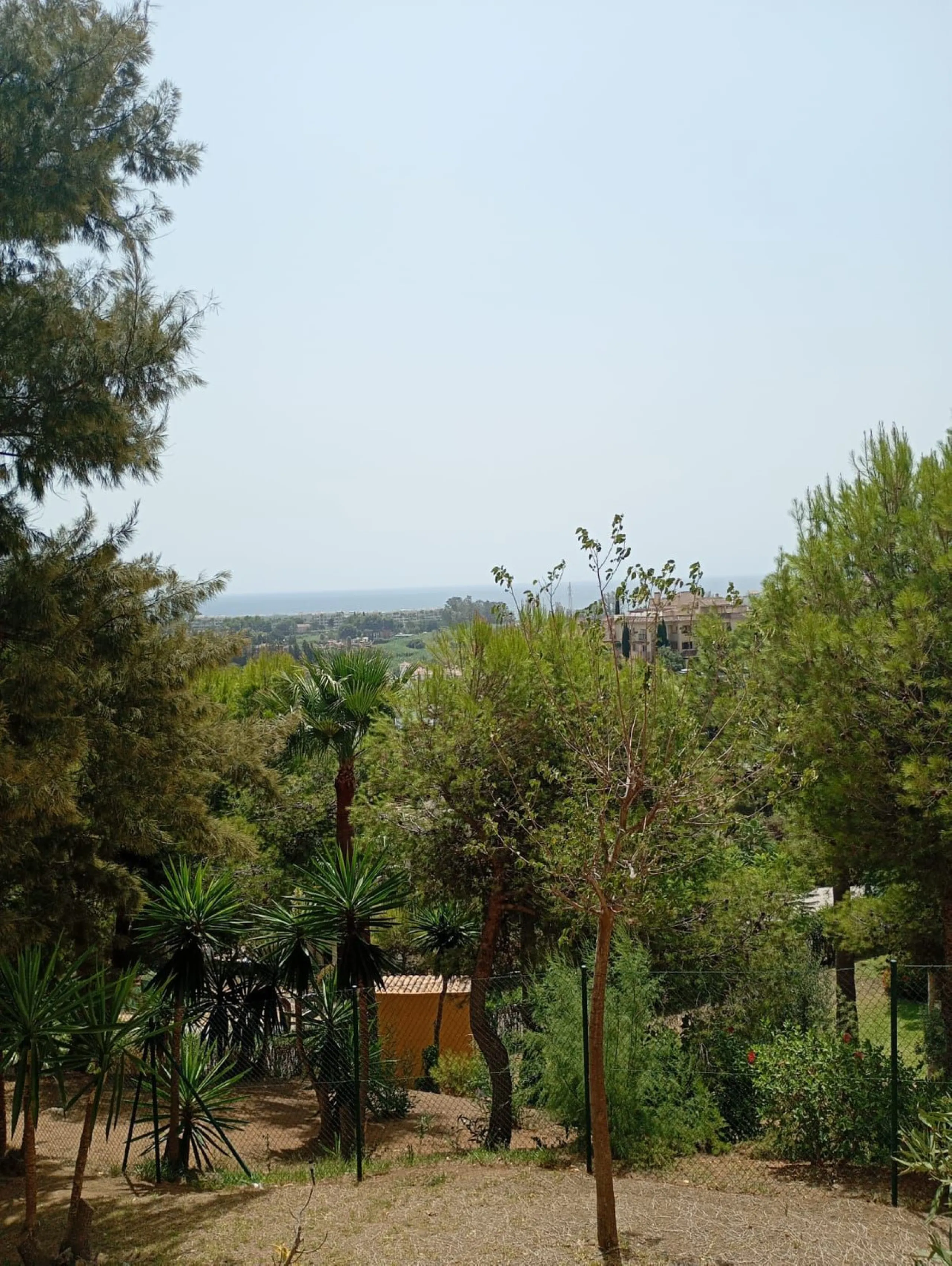 A lovely elevated ground floor apartment in the exclusive area of Selwo, Estepona.