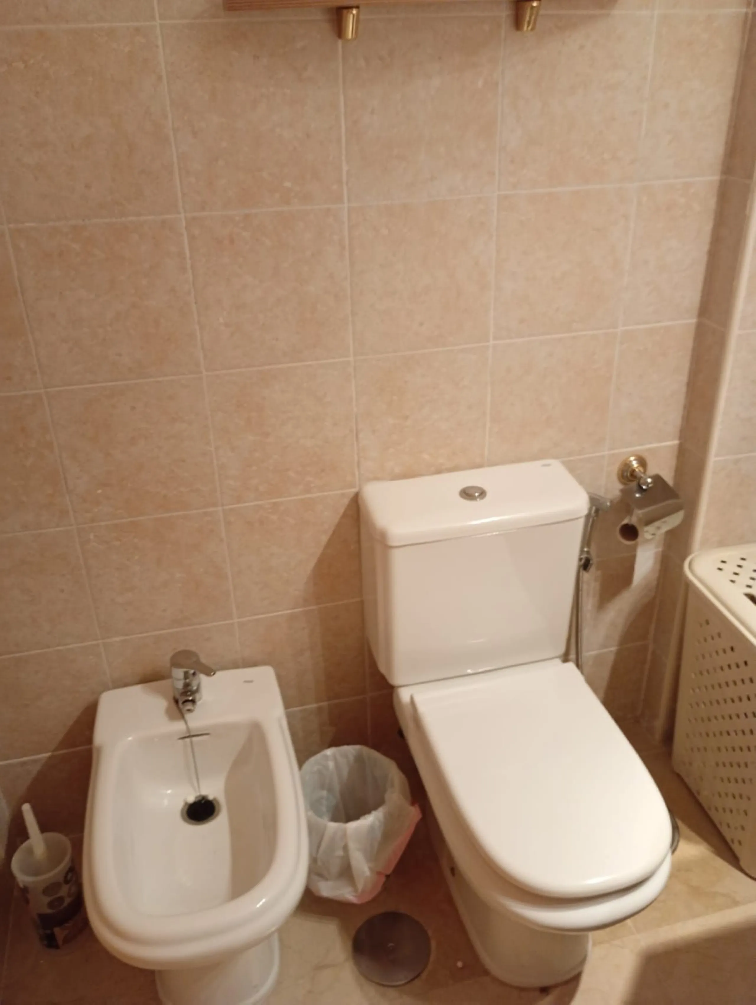 A lovely elevated ground floor apartment in the exclusive area of Selwo, Estepona.