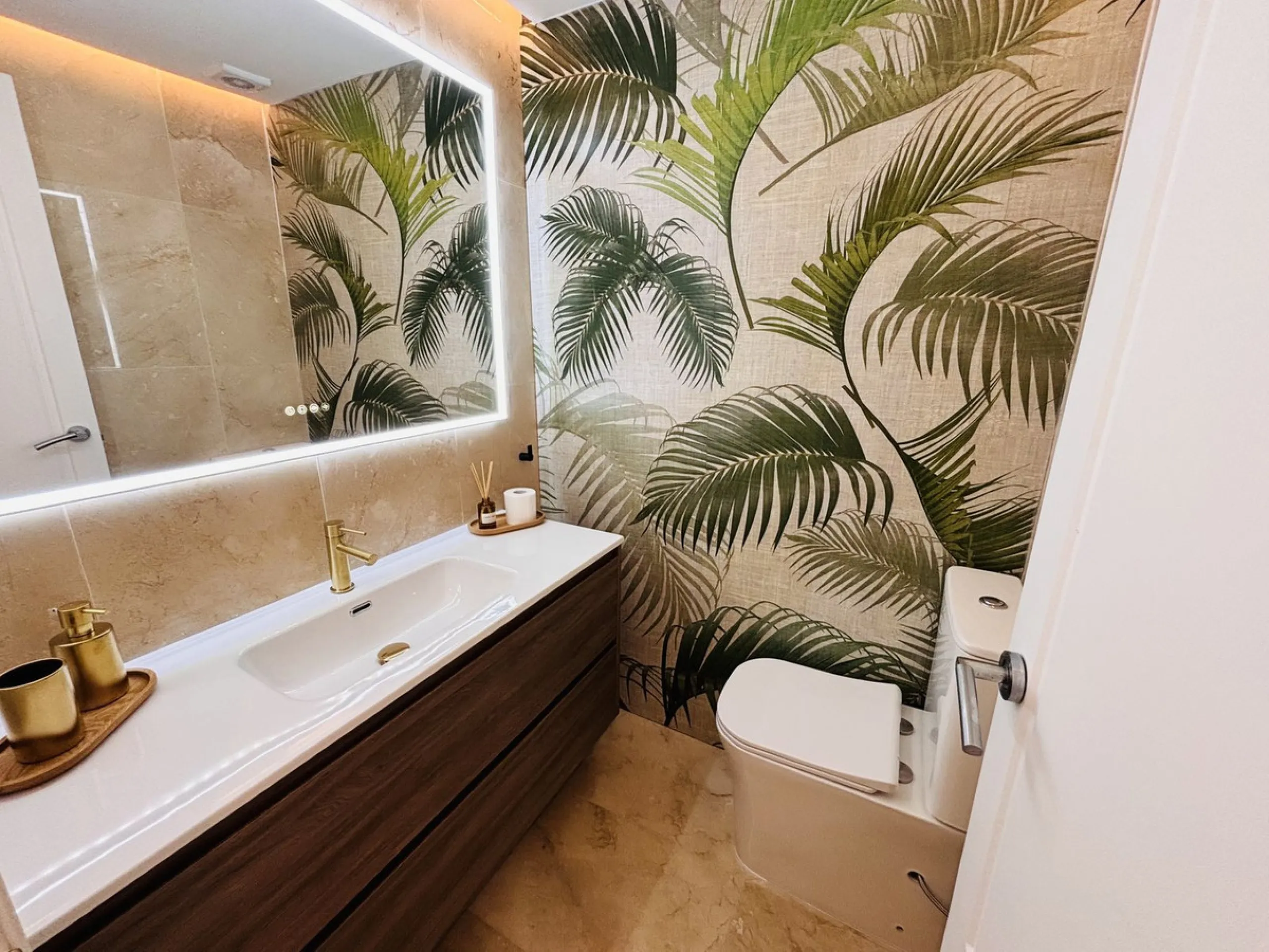 Apartment - Ground Floor Apartment в продаже в Manilva, Málaga. В доме 3 спален и 2 ванных комнат. Площадь дома 157 м²