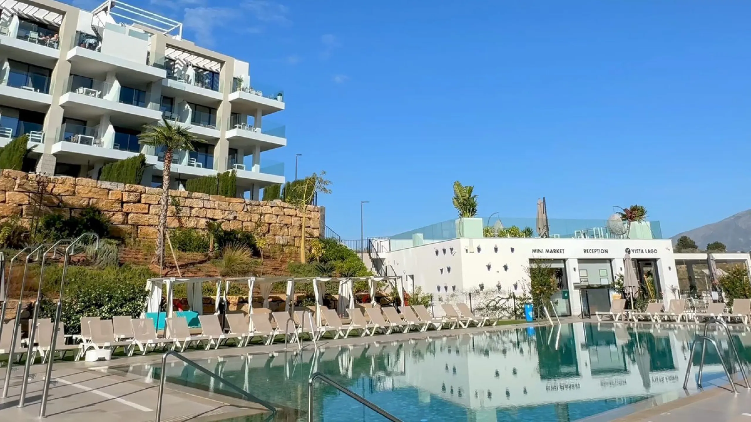 Luxury Ground-Floor CORNER-Apartment with Panoramic Sea & Mountain Views