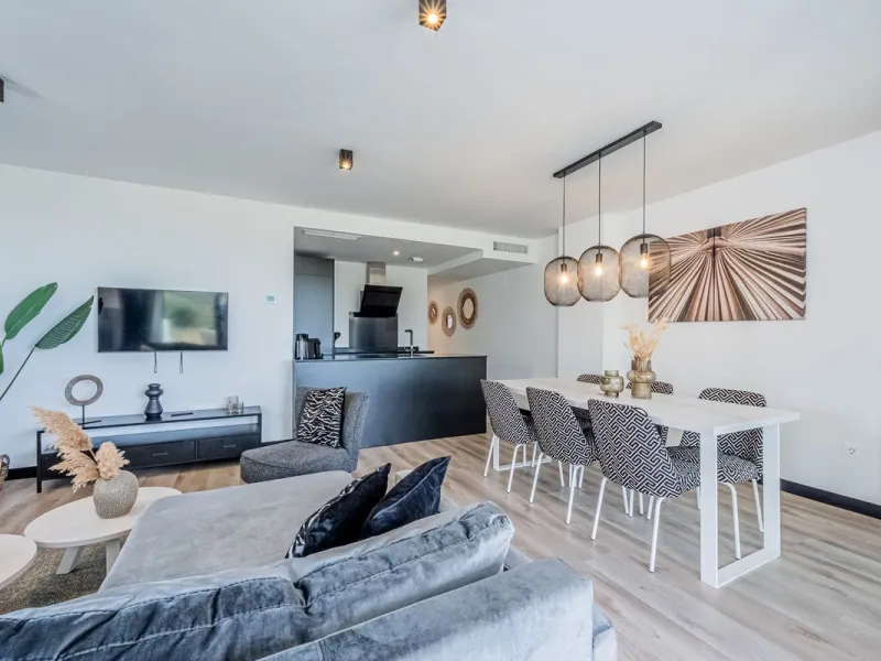 Luxury Ground-Floor CORNER-Apartment with Panoramic Sea & Mountain Views