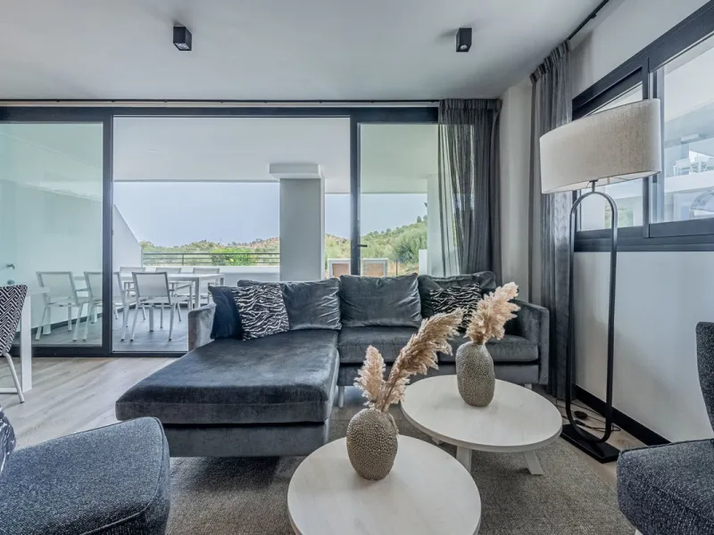 Luxury Ground-Floor CORNER-Apartment with Panoramic Sea & Mountain Views