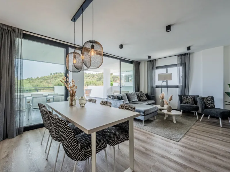 Luxury Ground-Floor CORNER-Apartment with Panoramic Sea & Mountain Views
