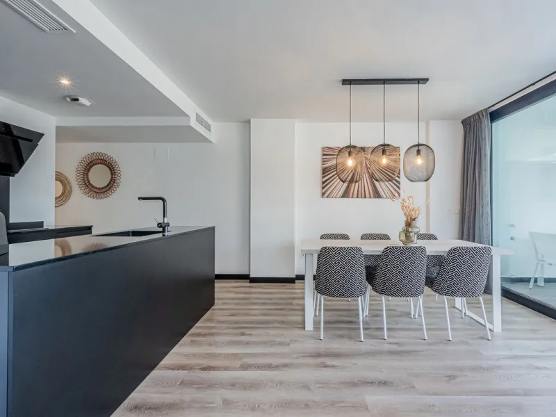 Luxury Ground-Floor CORNER-Apartment with Panoramic Sea & Mountain Views
