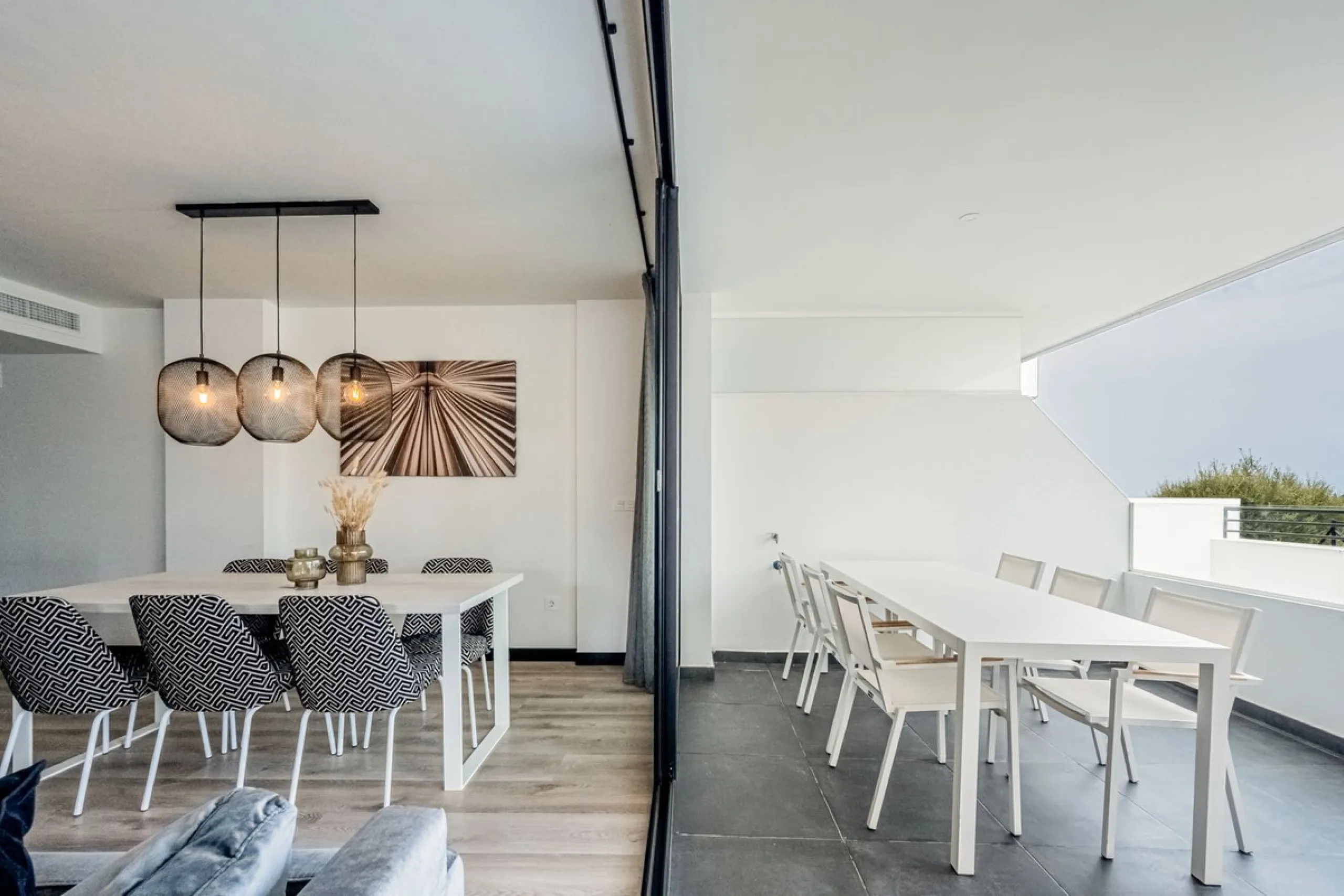 Luxury Ground-Floor CORNER-Apartment with Panoramic Sea & Mountain Views