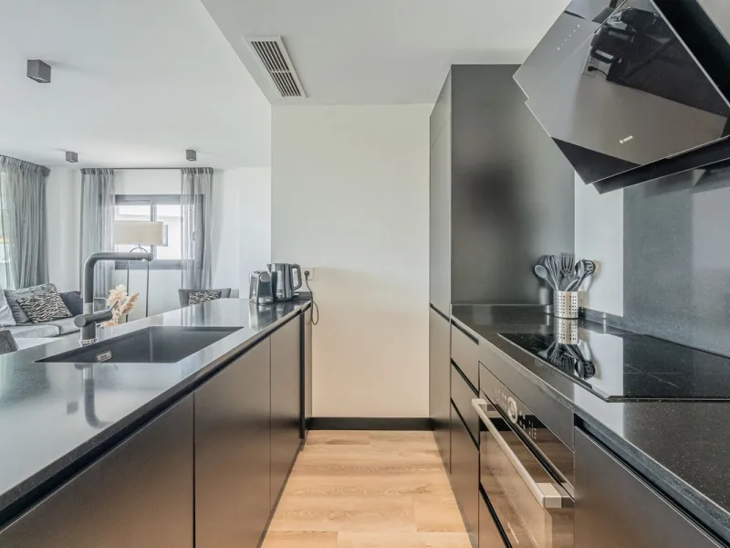 Luxury Ground-Floor CORNER-Apartment with Panoramic Sea & Mountain Views