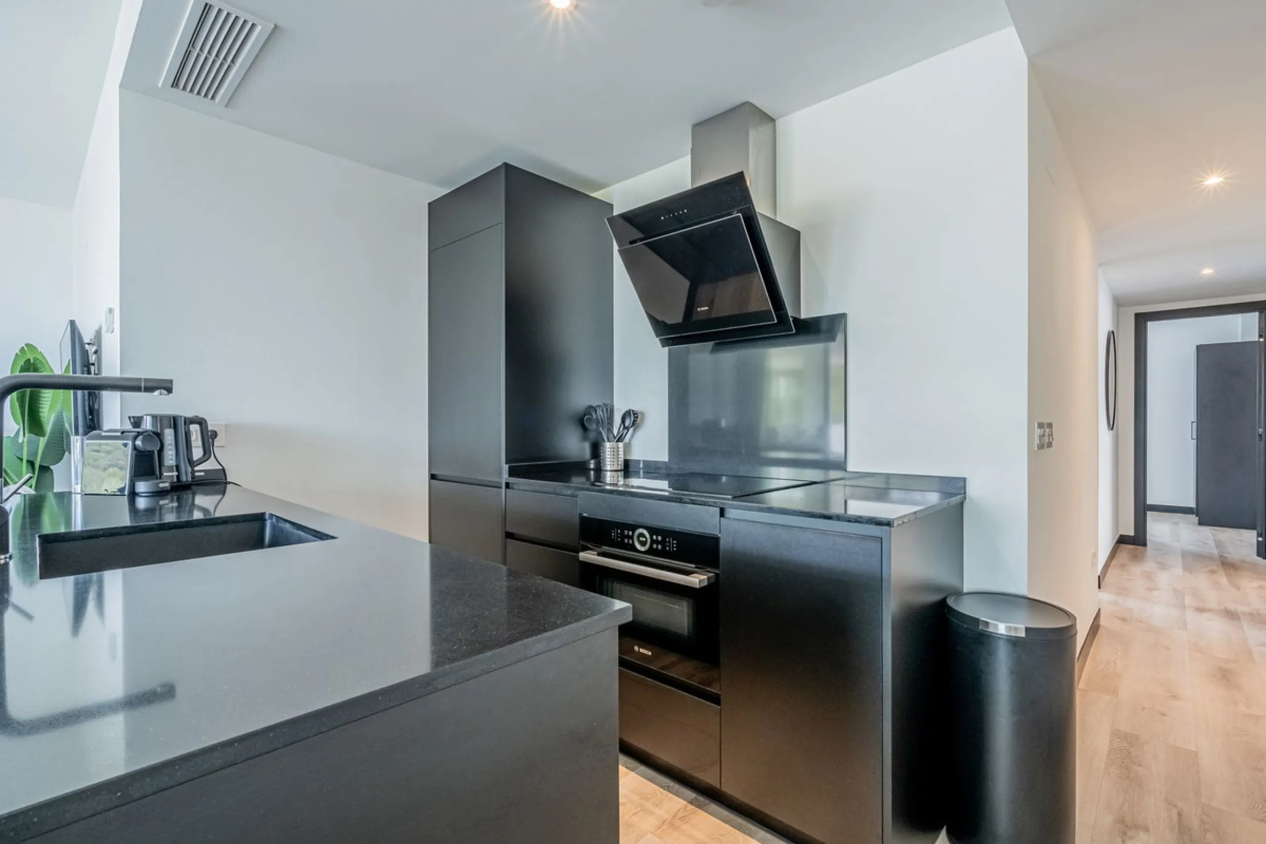 Luxury Ground-Floor CORNER-Apartment with Panoramic Sea & Mountain Views