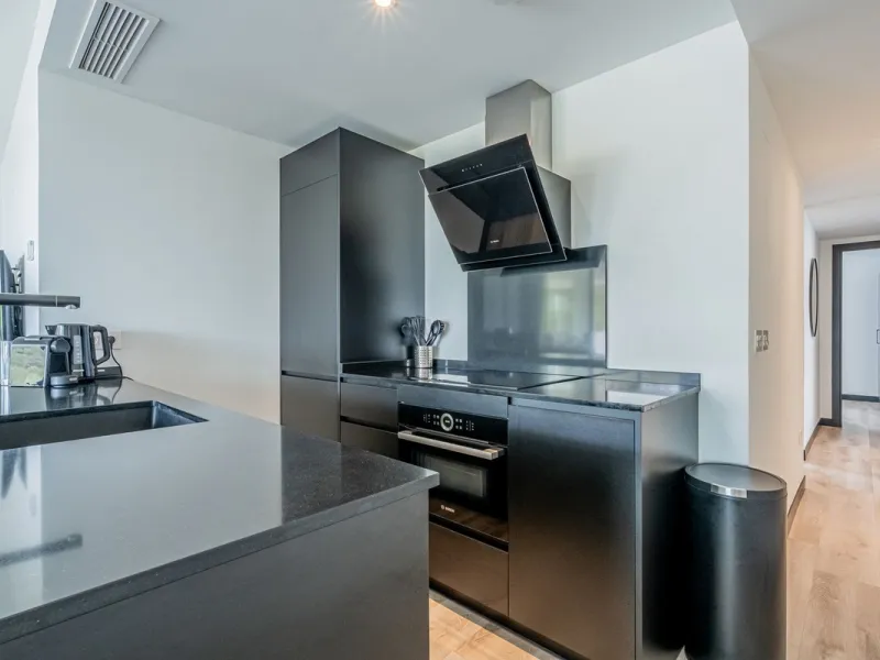 Luxury Ground-Floor CORNER-Apartment with Panoramic Sea & Mountain Views