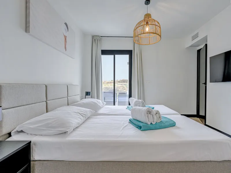 Luxury Ground-Floor CORNER-Apartment with Panoramic Sea & Mountain Views