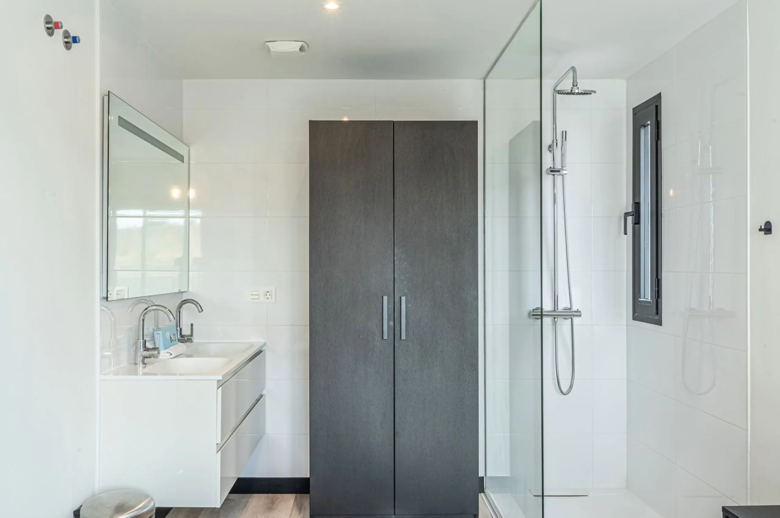 Luxury Ground-Floor CORNER-Apartment with Panoramic Sea & Mountain Views