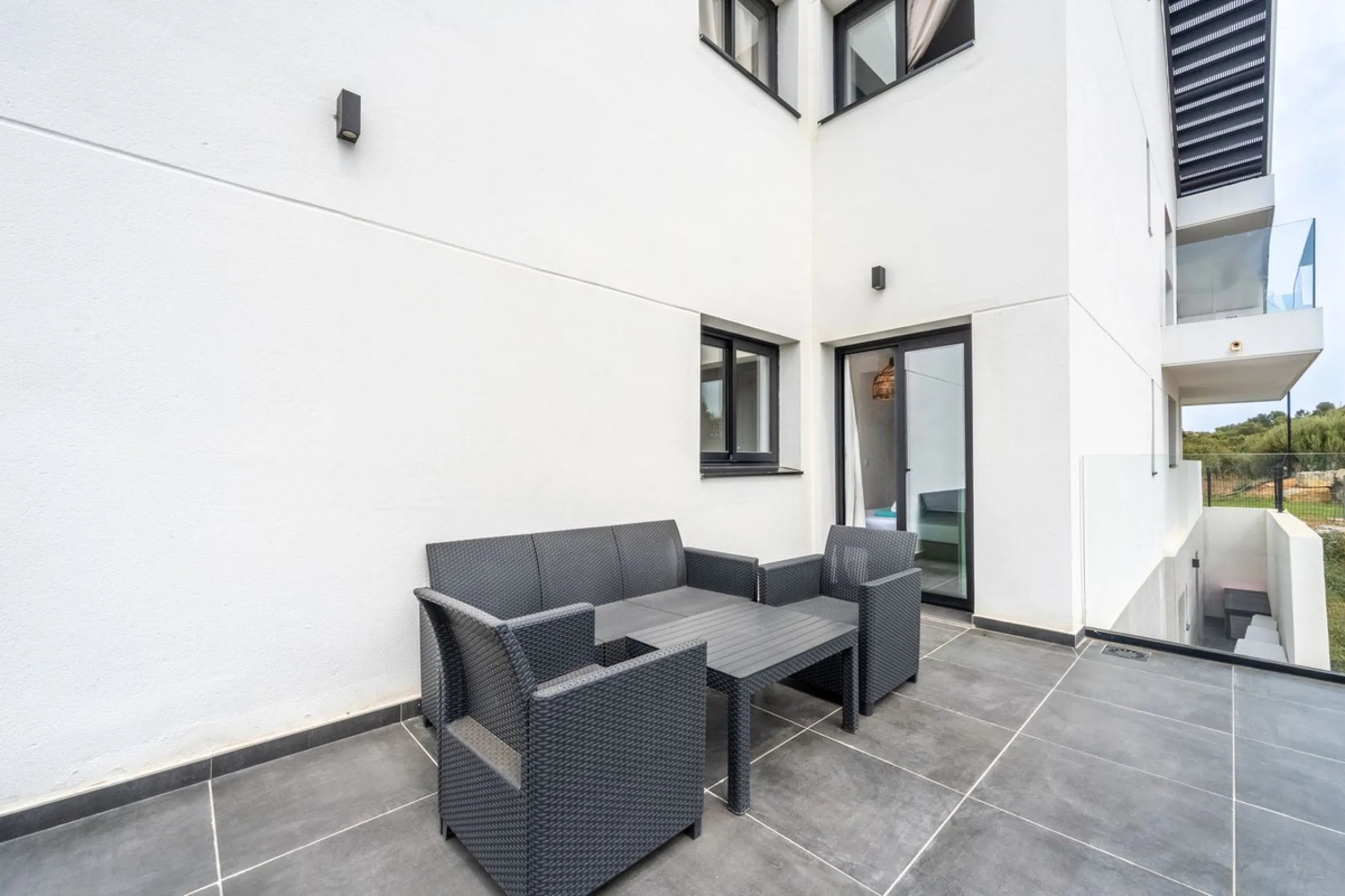 Luxury Ground-Floor CORNER-Apartment with Panoramic Sea & Mountain Views