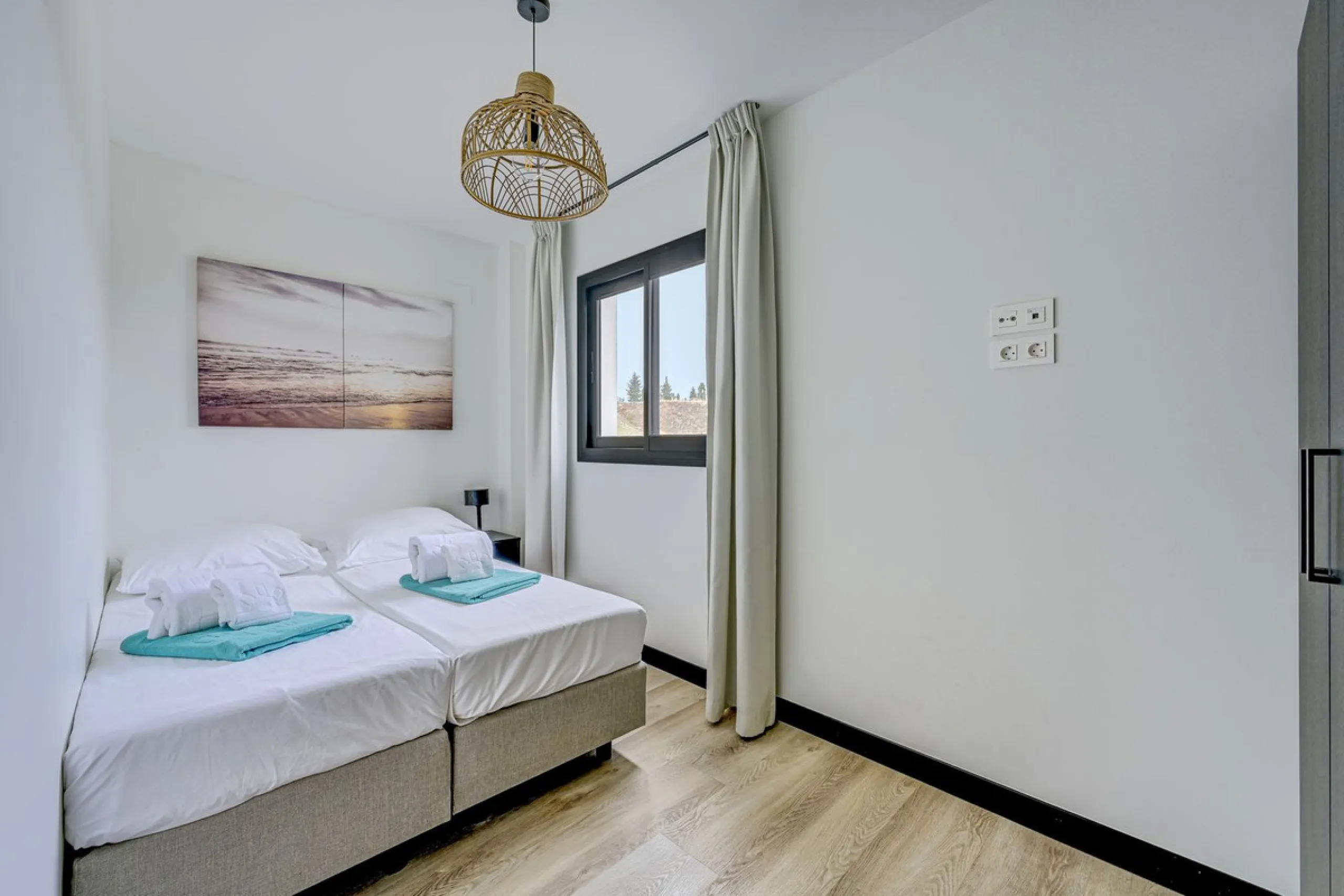 Luxury Ground-Floor CORNER-Apartment with Panoramic Sea & Mountain Views