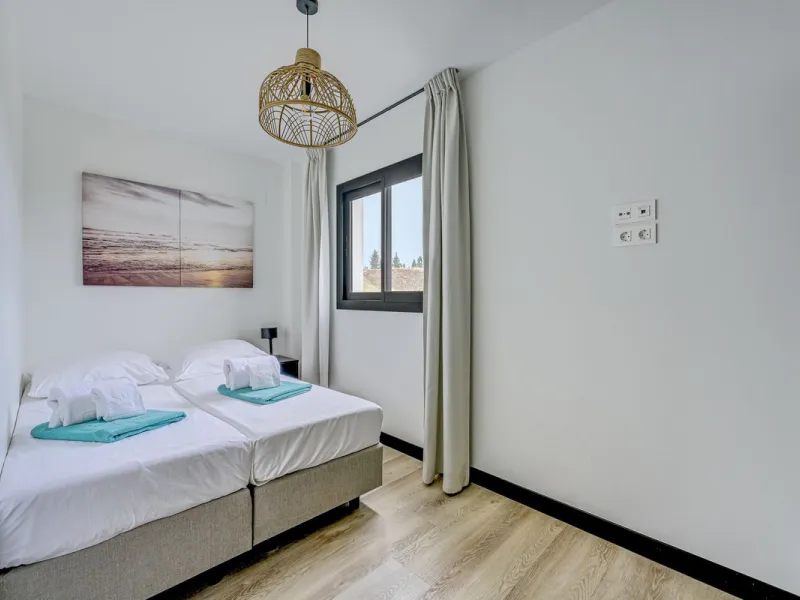 Luxury Ground-Floor CORNER-Apartment with Panoramic Sea & Mountain Views
