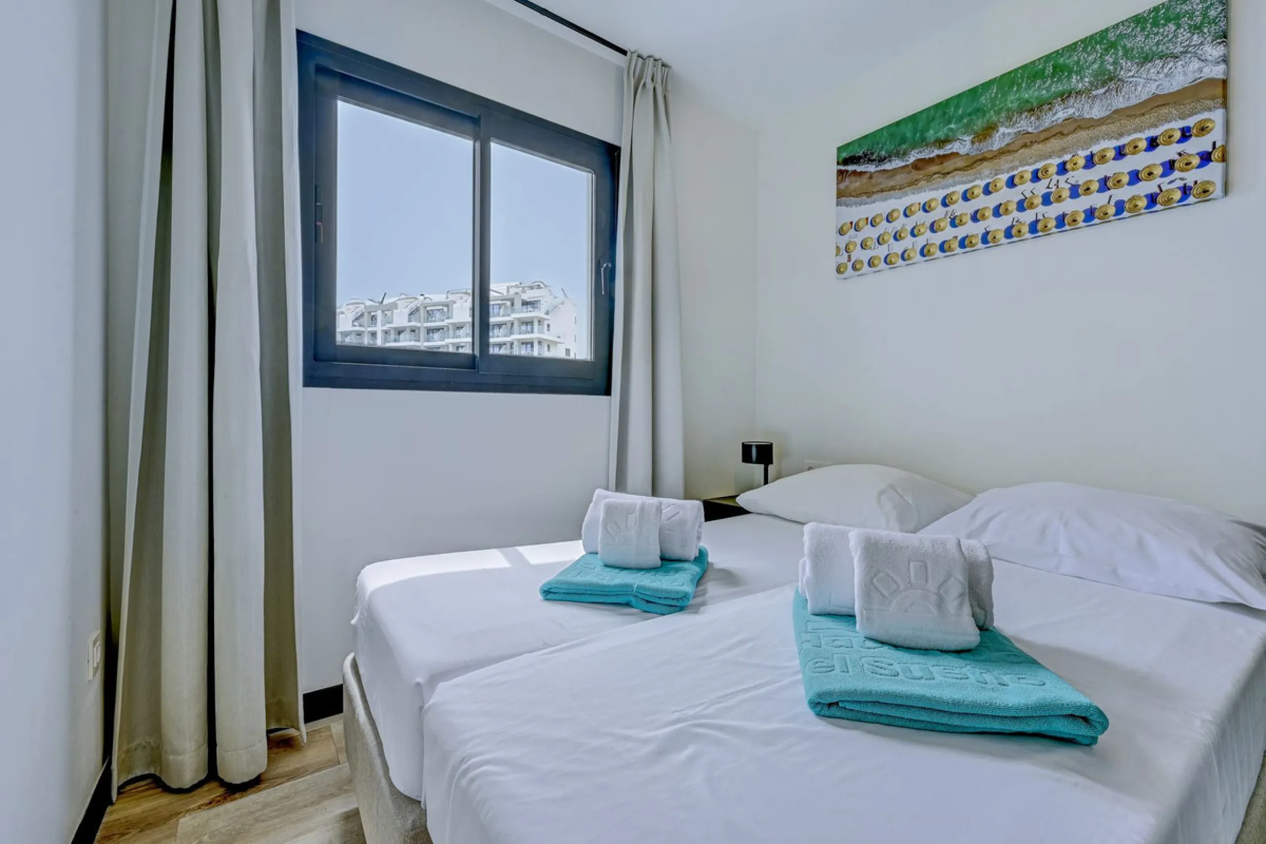 Luxury Ground-Floor CORNER-Apartment with Panoramic Sea & Mountain Views