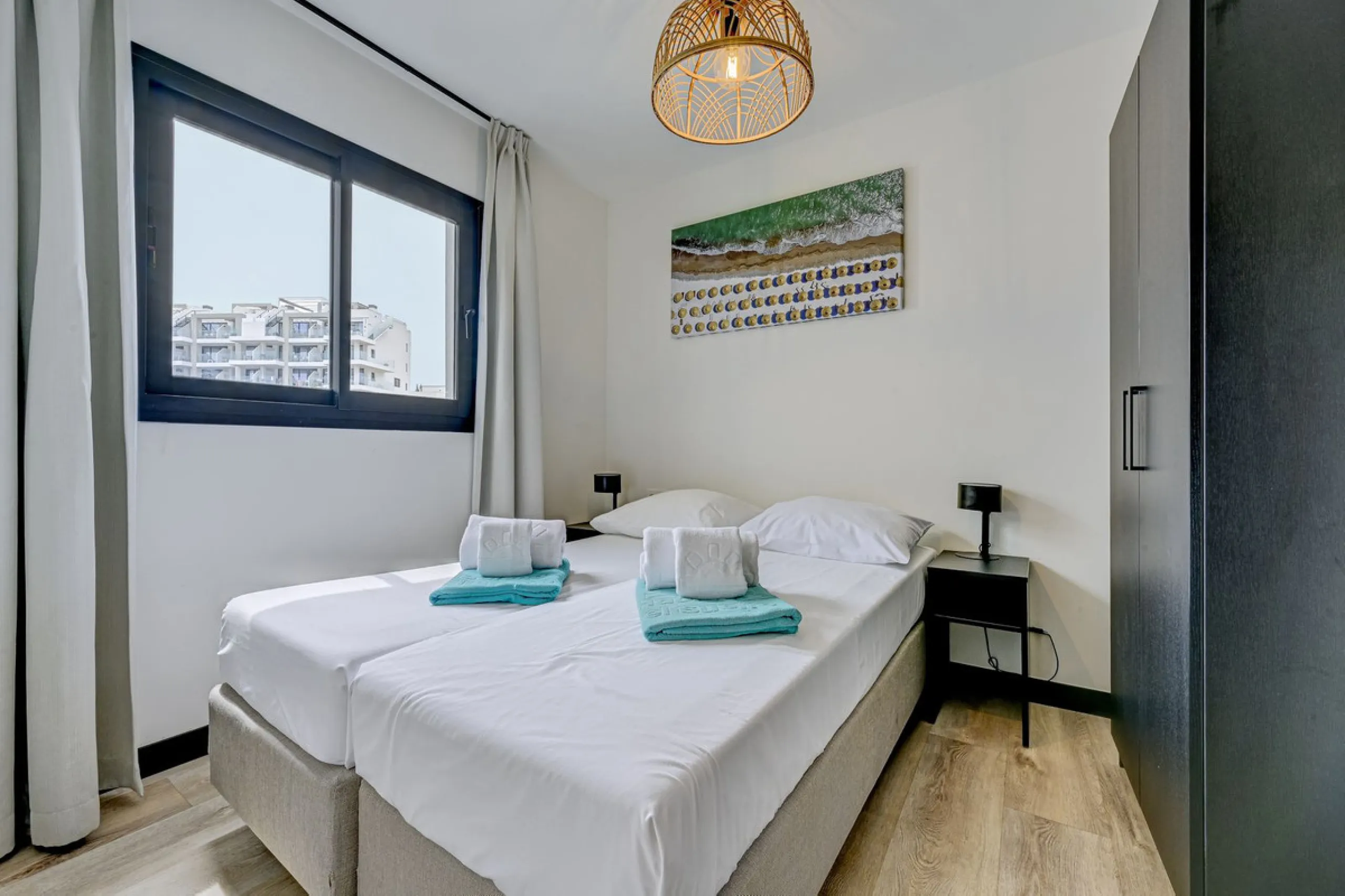 Luxury Ground-Floor CORNER-Apartment with Panoramic Sea & Mountain Views