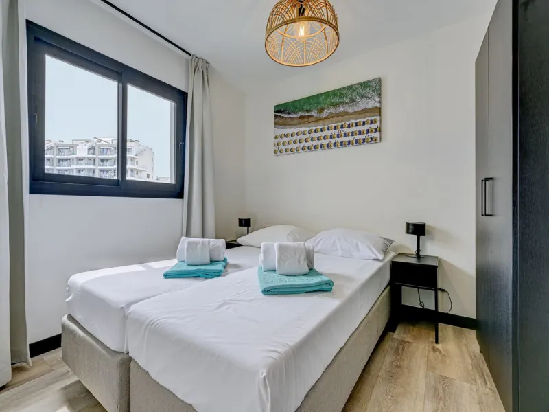 Luxury Ground-Floor CORNER-Apartment with Panoramic Sea & Mountain Views