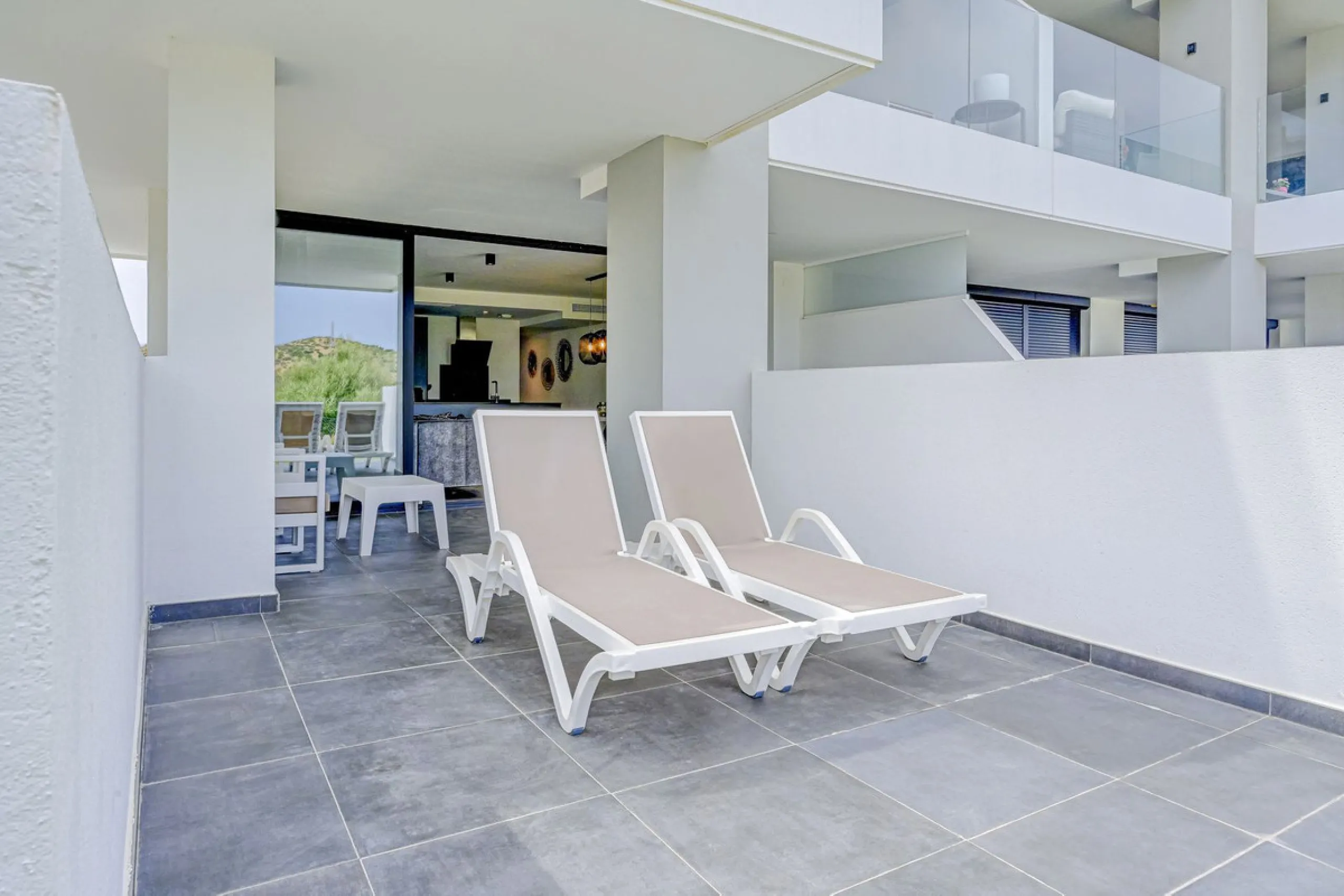 Luxury Ground-Floor CORNER-Apartment with Panoramic Sea & Mountain Views