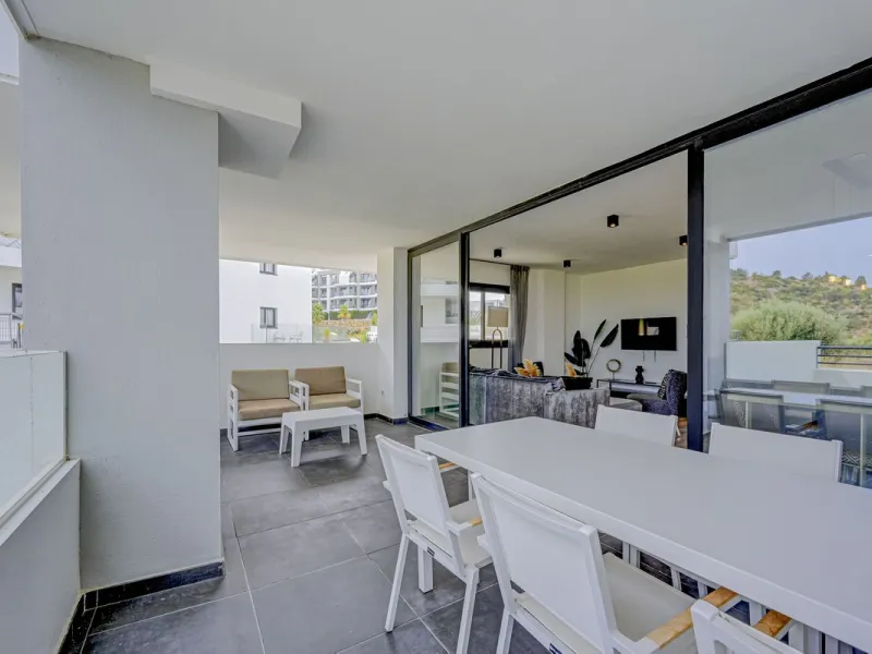Luxury Ground-Floor CORNER-Apartment with Panoramic Sea & Mountain Views